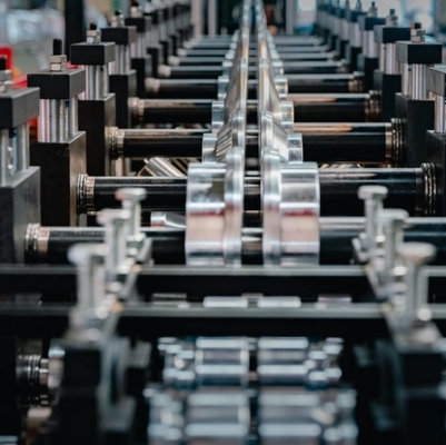 Алюминиевая прокатная машина с профилем баффловой трубы для изготовления декоративных полос на потолке