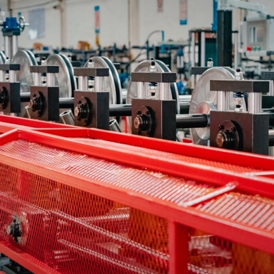 Алюминиевая прокатная машина с профилем баффловой трубы для изготовления декоративных полос на потолке