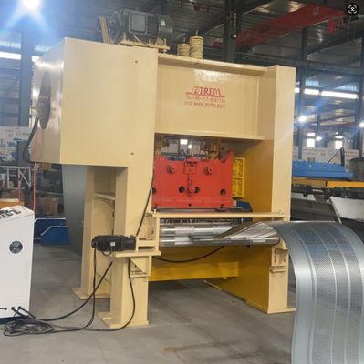 Машина для формования профилей акустических звукозащитных панелей